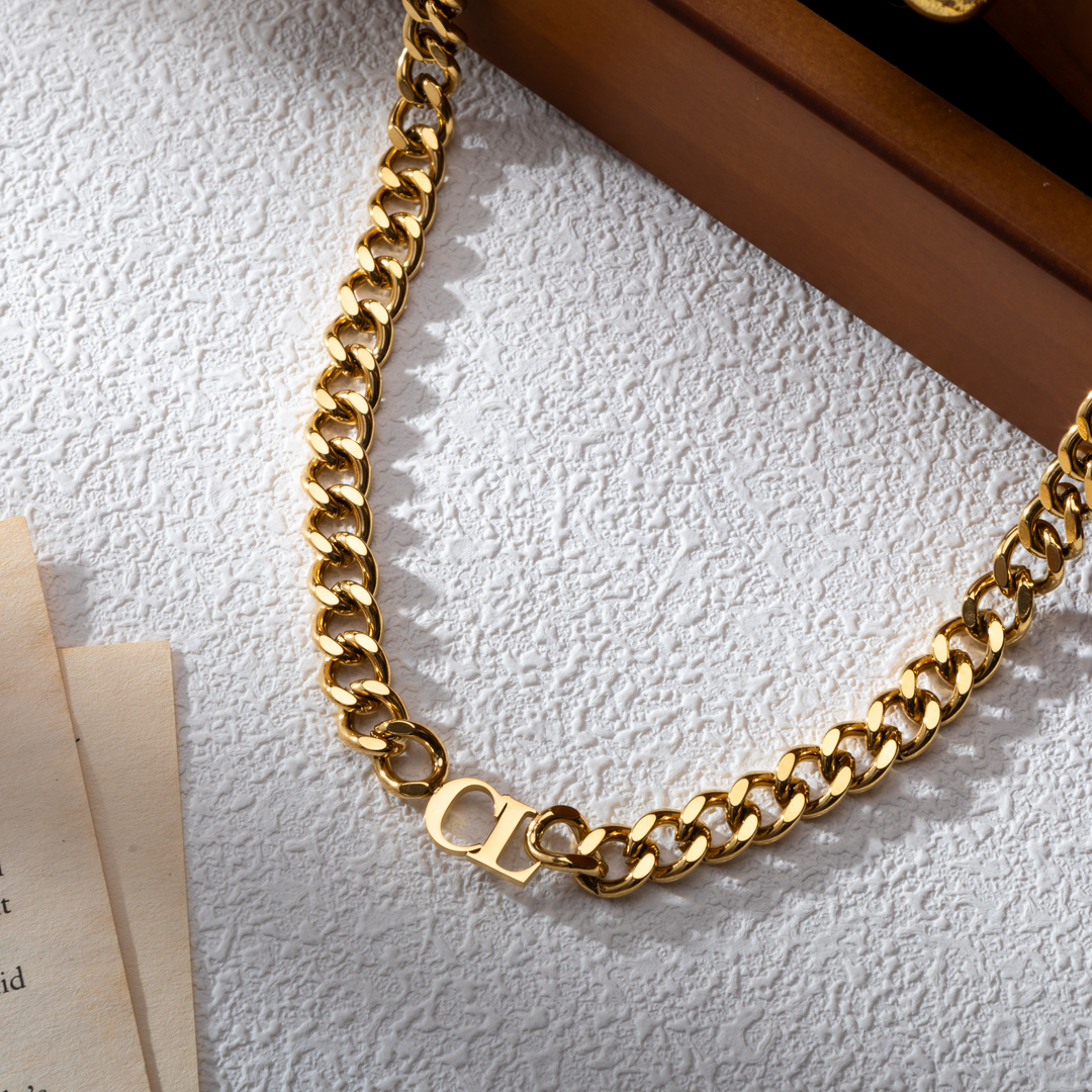 Personalized Curb Chain Necklace with Initials