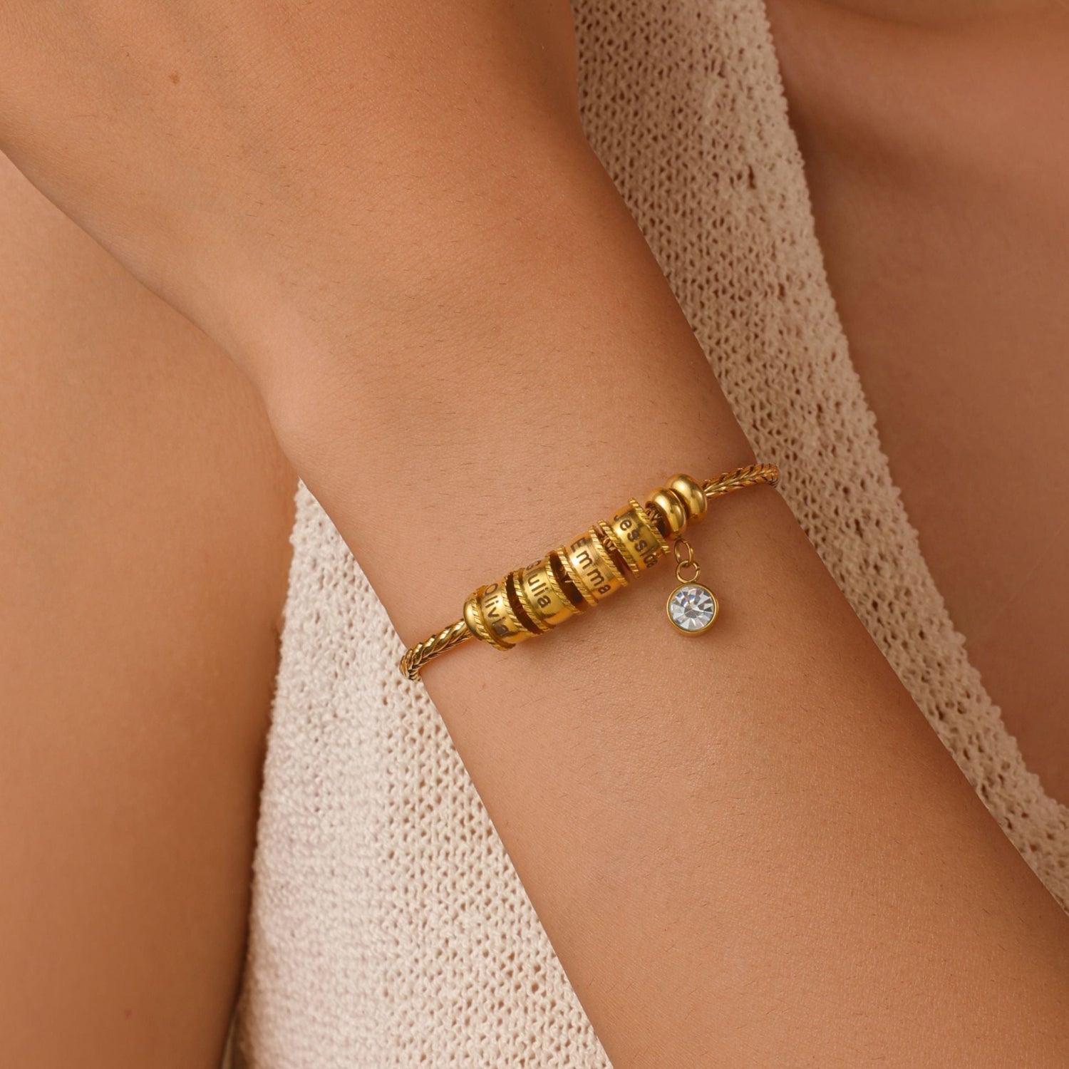 Pulsera con dije de nombre de corazón y cristal