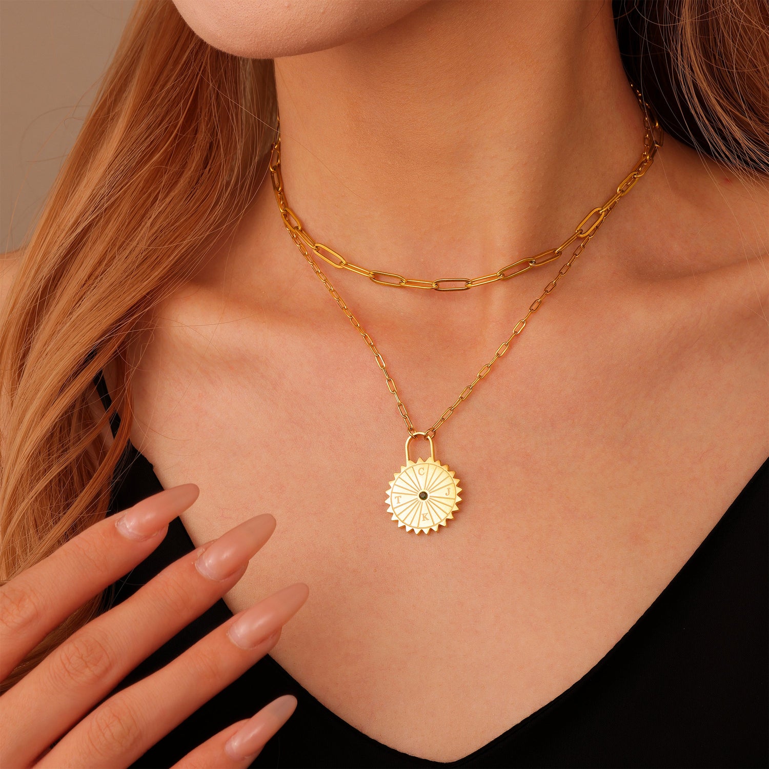 Collar con candado de sol personalizado con iniciales y piedra