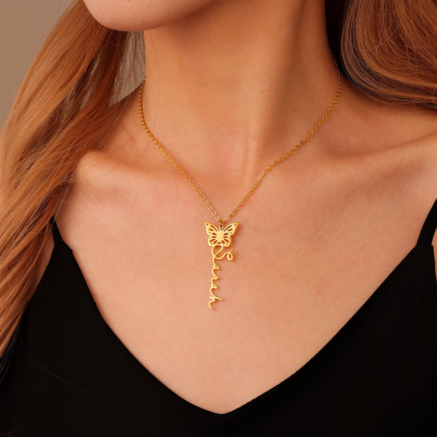 Collar con colgante de mariposa personalizado con nombre