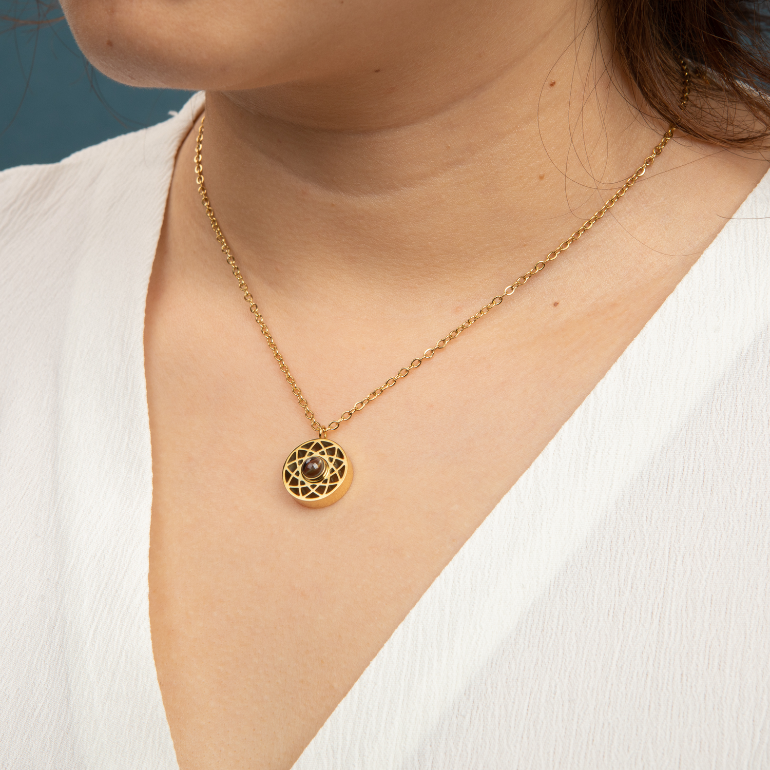 Mystery Projection Pendant – Sunlight Embrace