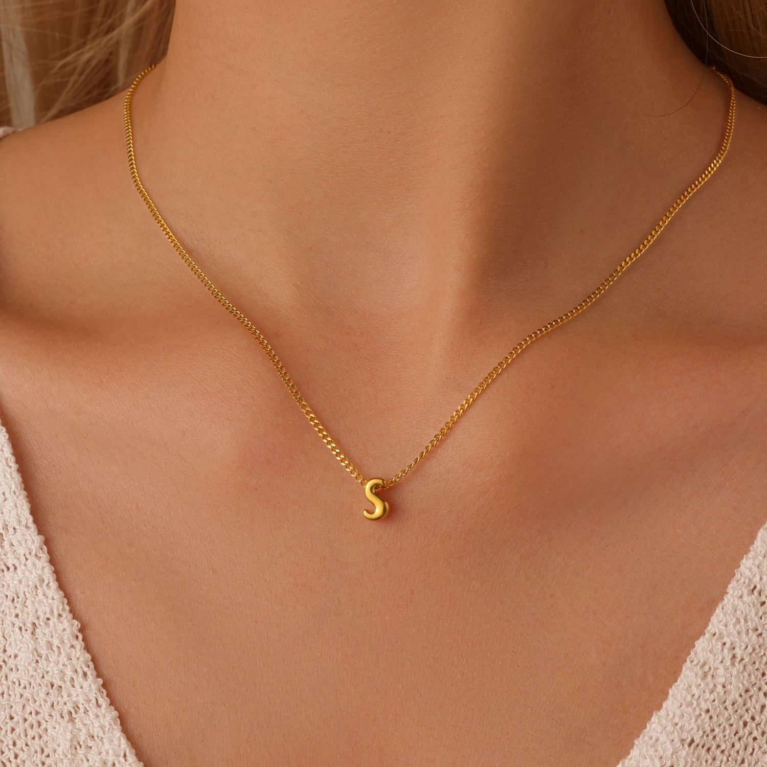 Collar con nombre y cuentas