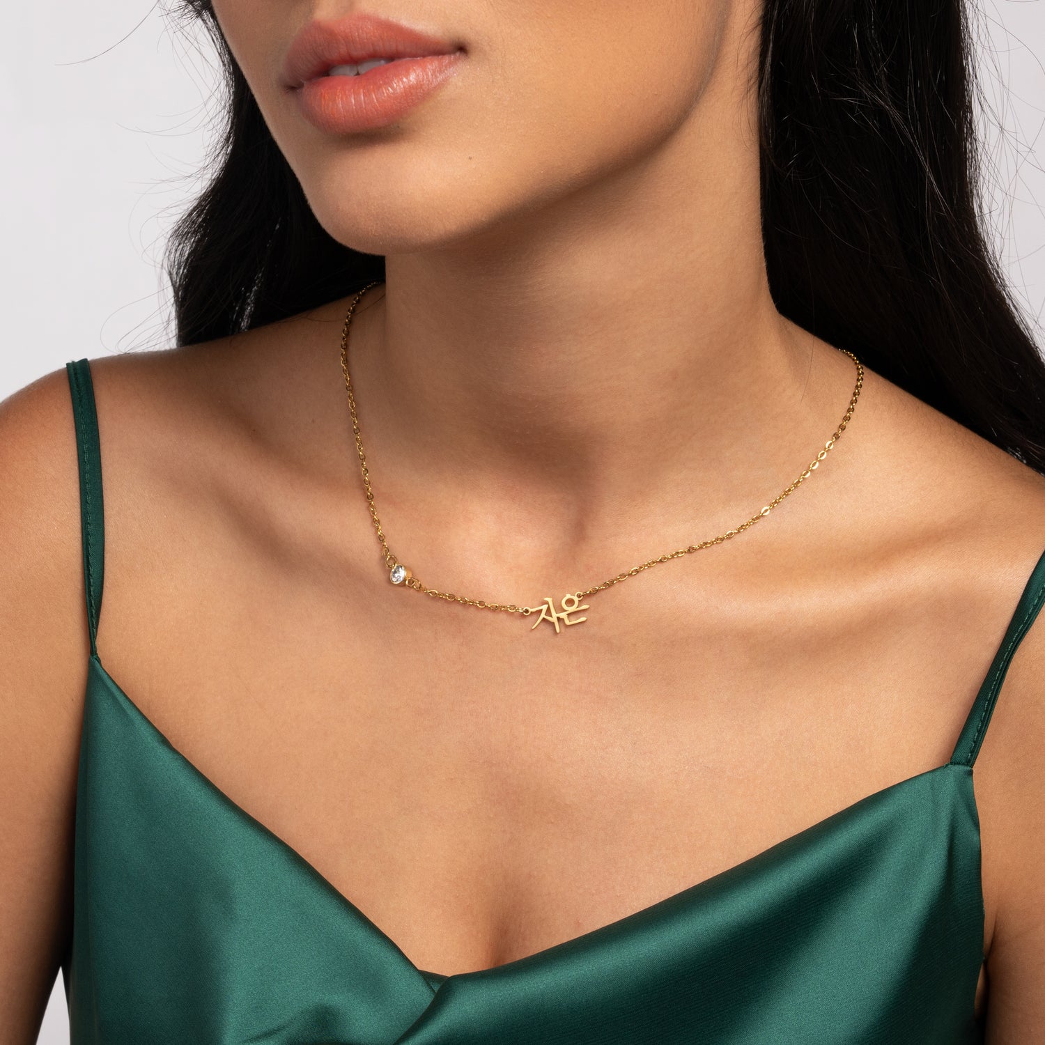 Korean Script Name Necklace with Sparkling Stone