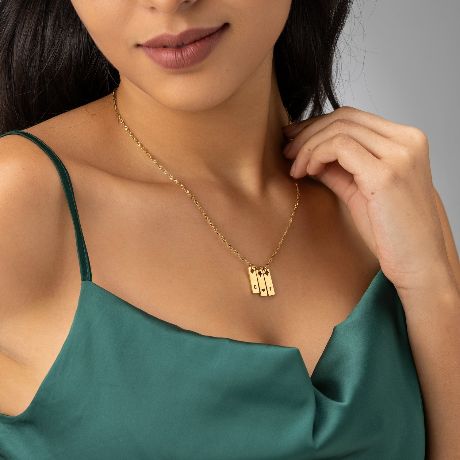 Collar con colgante inicial personalizado y estrella recortada