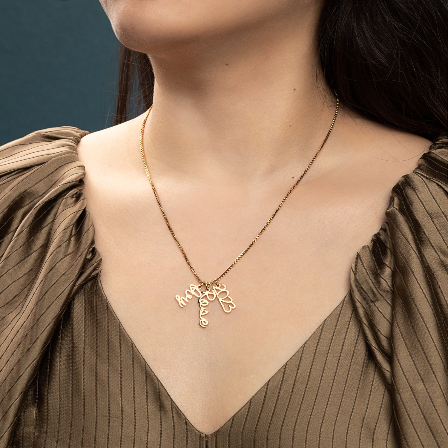 Collar con colgante cursivo vertical personalizado